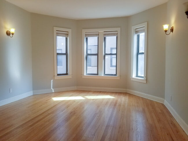 Building Photo - 4038 N Ashland Ave