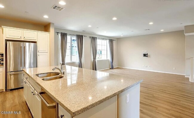 Building Photo - 458 Stratus Ln