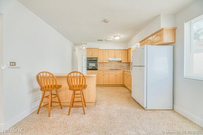 Building Photo - 2 br, 1 bath Apartment - 2850 SW 36th Ct