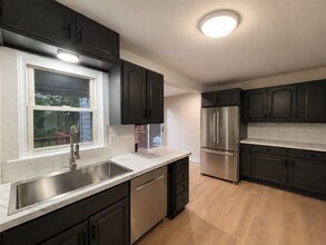 Building Photo - 326 Burroughs Ave