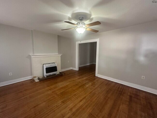 Foto del edificio - 1723 1/2 McGregor Ave