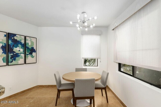 Foto del edificio - 5101 N Casa Blanca Dr