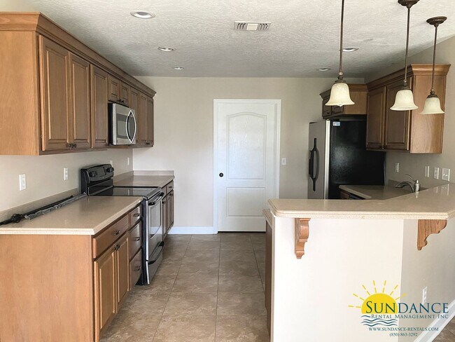 Building Photo - Beautiful 3 Bedroom Home in Mary Esther!