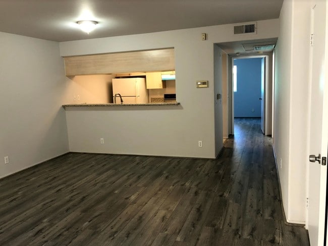 Building Photo - 11027 Aqua Vista St
