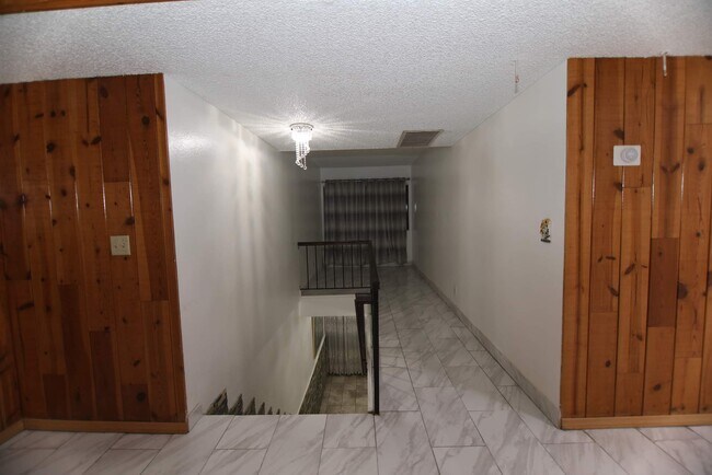Building Photo - 8430 Langdon Ave