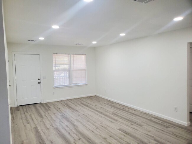Building Photo - 316 SW 23rd St