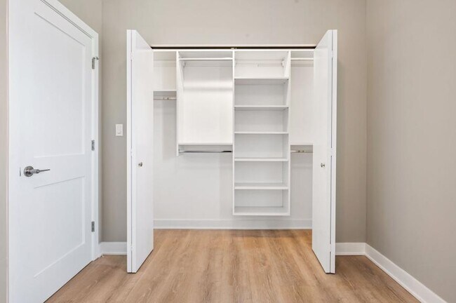 Foto del edificio - 2 bedroom in Chicago IL 60657