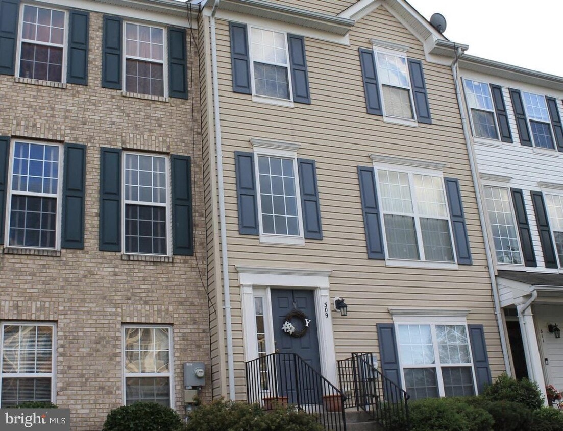 309 Hamilton Ct, Stephens City, VA 22655 Townhome Rentals in Stephens
