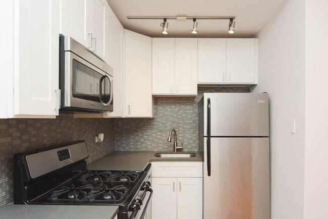 Foto del edificio - 2425 N Kedzie Blvd