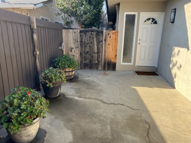 Foto del edificio - 5377 Dent Ave