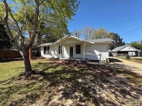 Building Photo - 1120 Barcia Dr