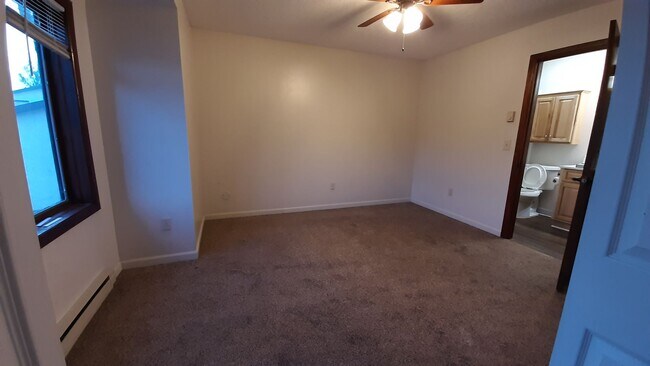 Building Photo - Wonderful and Spacious 2-bed, 1-bath Condo...