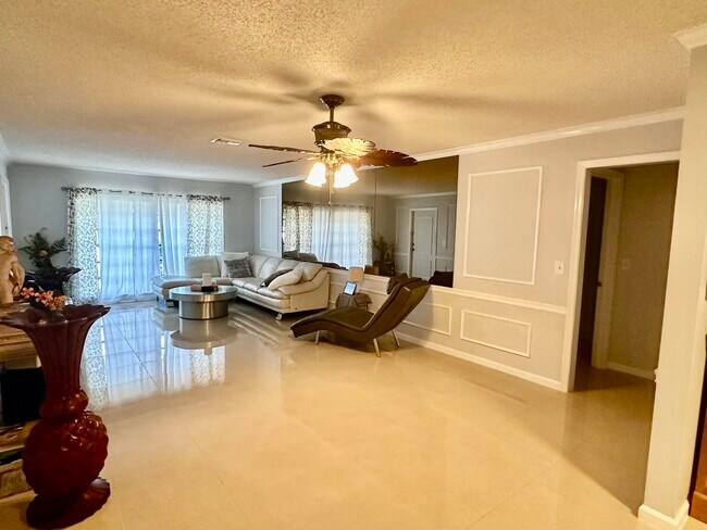 Foto del edificio - 4964 Eaglewood Rd