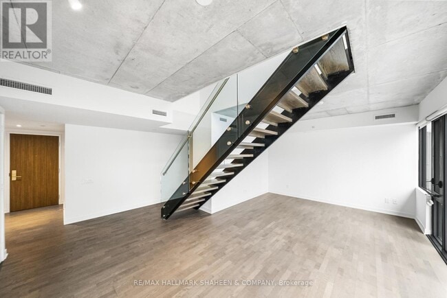 Building Photo - 185-185 Roehampton Ave
