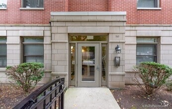 Building Photo - 757 W 14th Pl