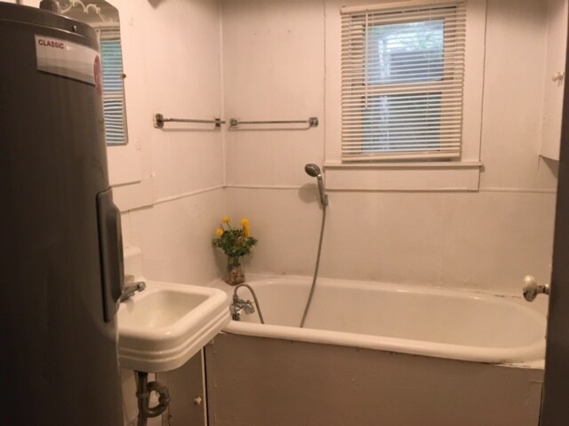 baño - 660 W Washington St