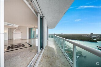 Building Photo - 16500 Collins Ave