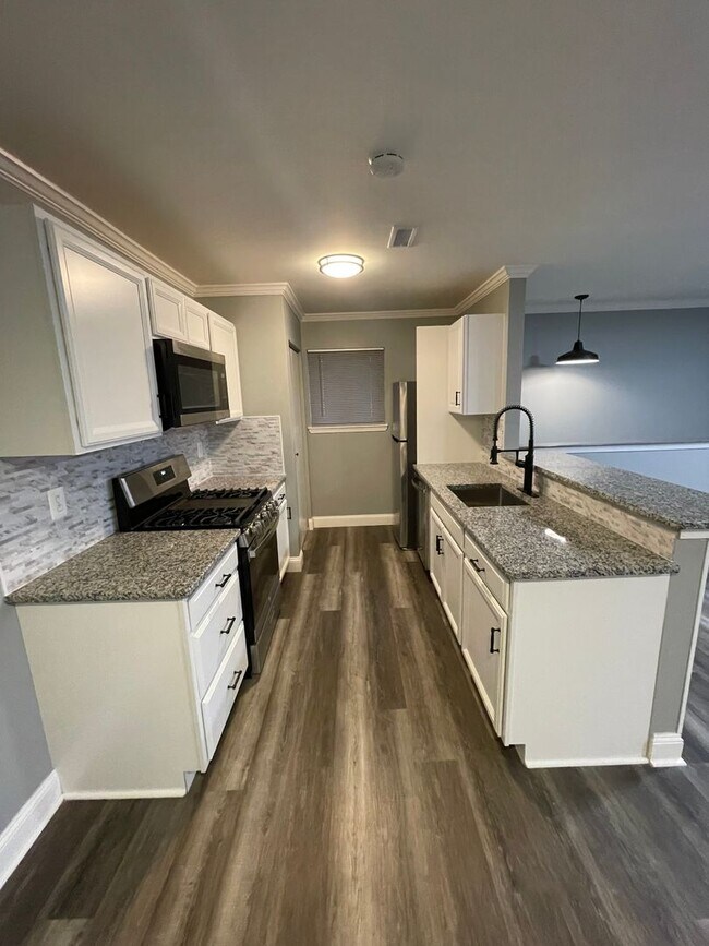 Building Photo - Brand New Renovated Condo in Edgewood!