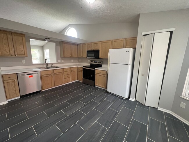 Building Photo - 3 bedroom, 2 bathroom home in Canal Winche...