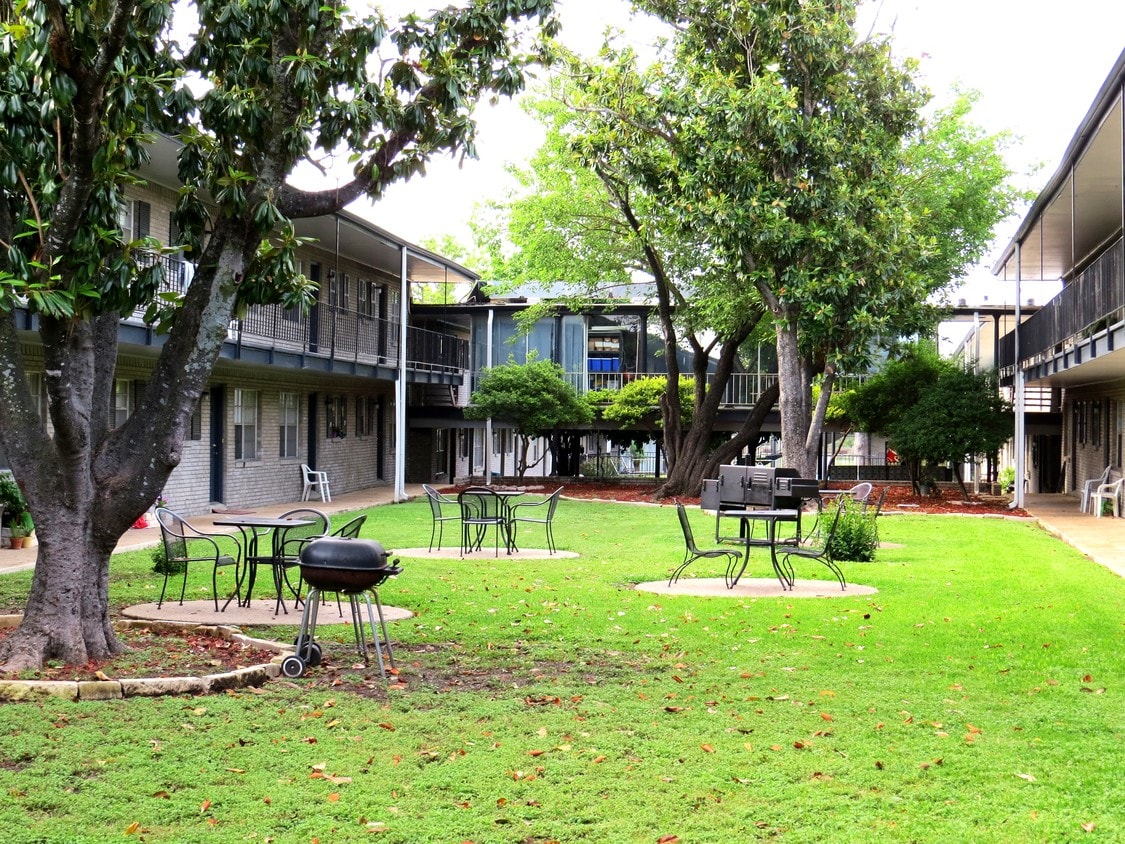 Primary Photo - The Grove at Rampart