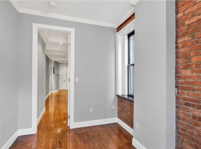 Foto del edificio - 5 W 103rd St