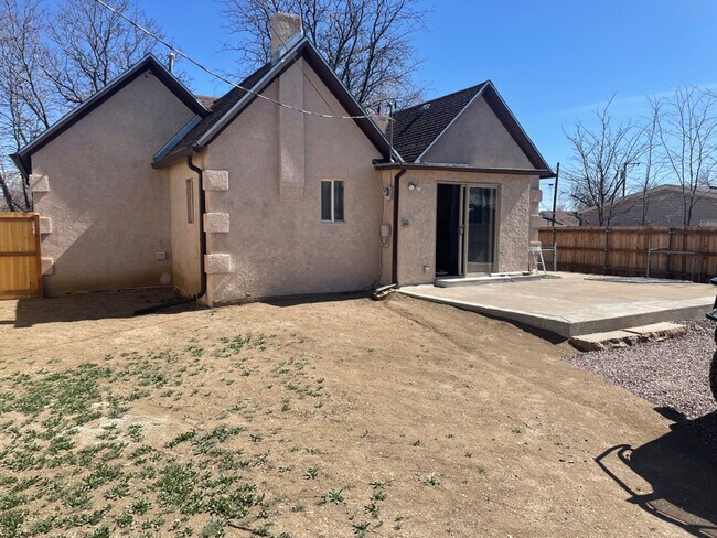 Foto del edificio - 353 N Raynolds Ave