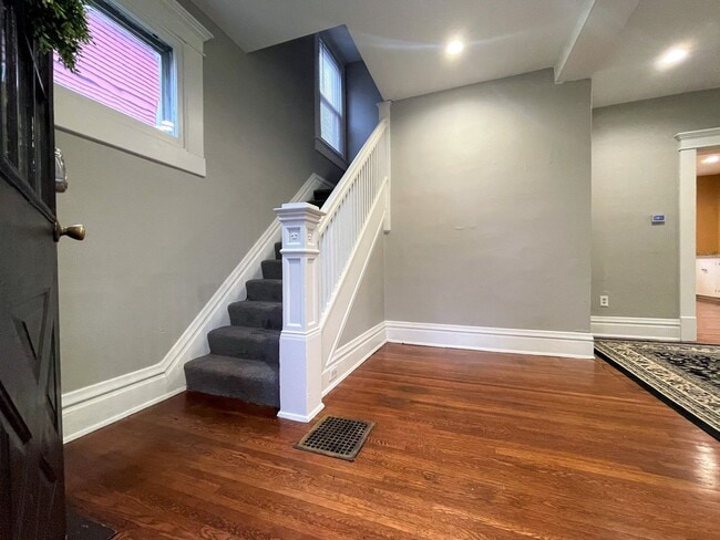 Foto del edificio - 381 Alden Ave