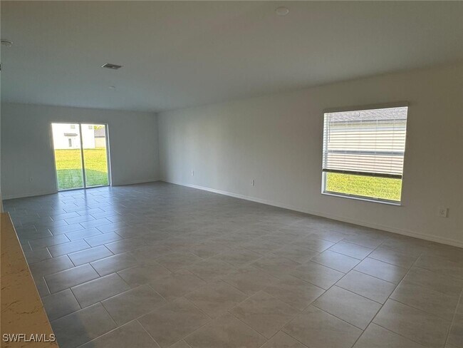 Foto del edificio - 17644 Paradiso Wy