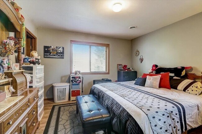 Bedroom#1 - 700 Hilltop Dr