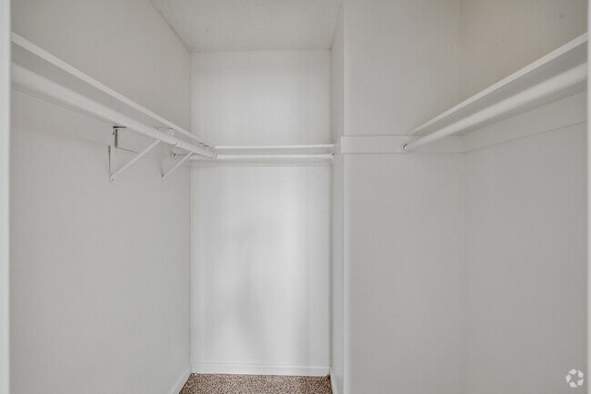 1BR, 1BA - 550SF - Closet - La Loma Terrace