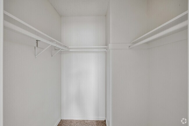 1BR, 1BA - 550SF - Closet - La Loma Terrace