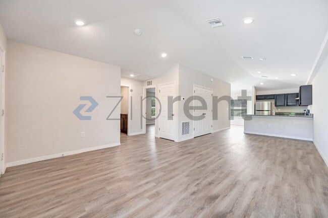 Building Photo - 12009 Henley Ave