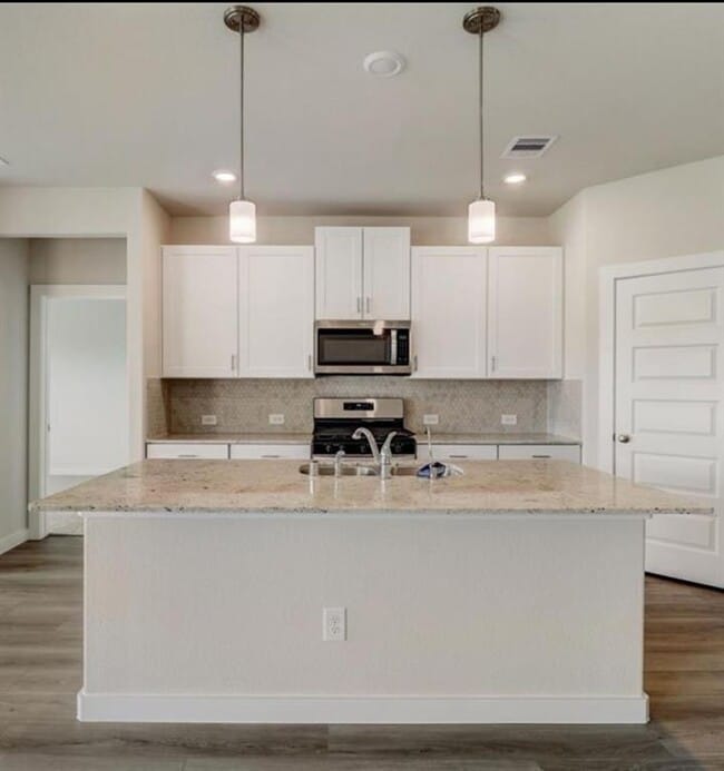 Building Photo - 38606 Railway Ct