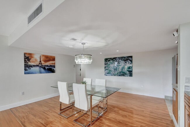 Building Photo - 5600 N Flagler Dr