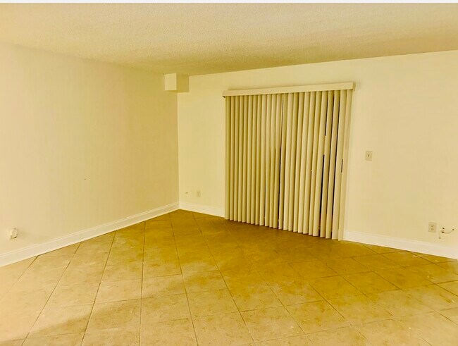 Foto del edificio - 5541 Bay Blvd