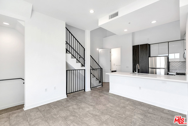 Primary Photo - 519 N Normandie Ave