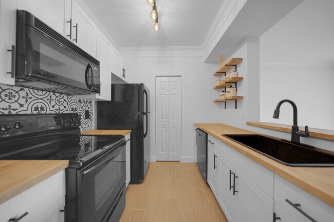 Building Photo - 11511 Villa Grand