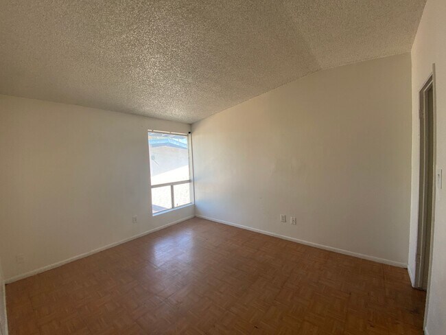 Foto del edificio - Mesa Centrally located