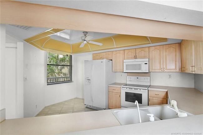 Building Photo - 9550 S Ocean Dr