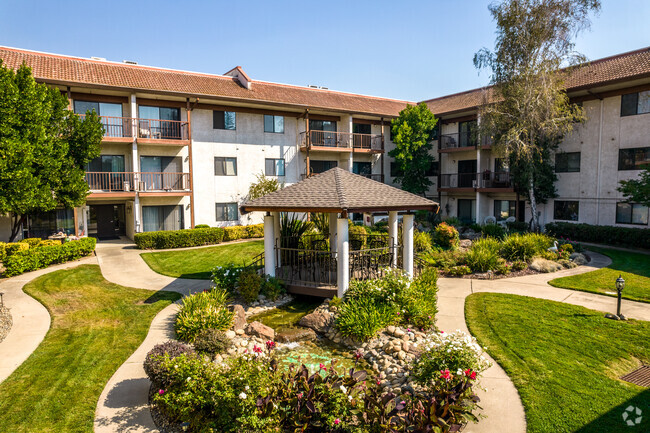 Building Photo - Roseville Commons Senior Living