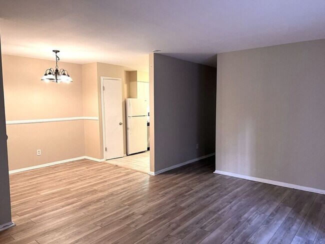 Building Photo - 1299 Schaub Dr