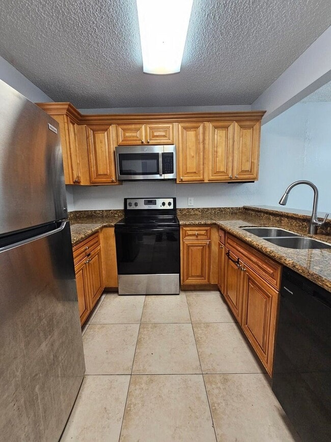 Building Photo - 1453 Lake Crystal Dr