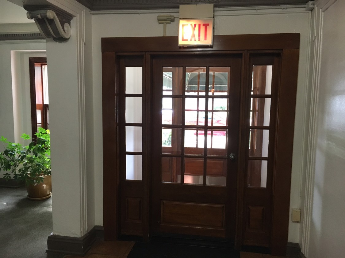 Foyer - Windsor Apartments