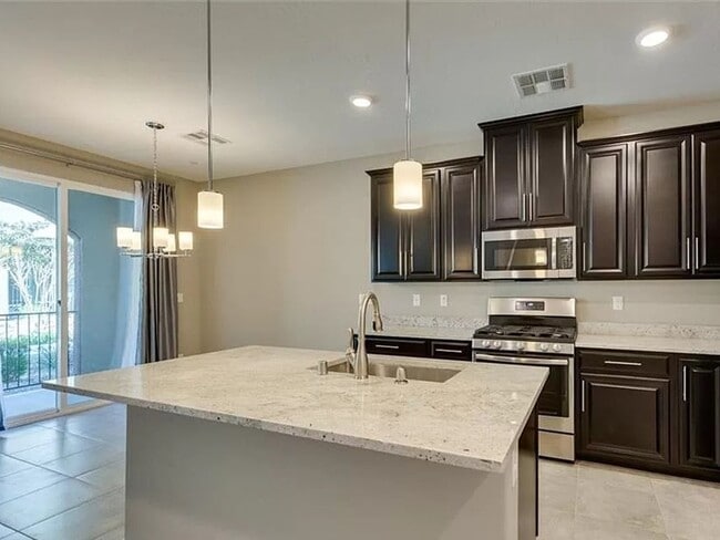 Building Photo - Charming 3 Bedroom Townhome in Las Vegas