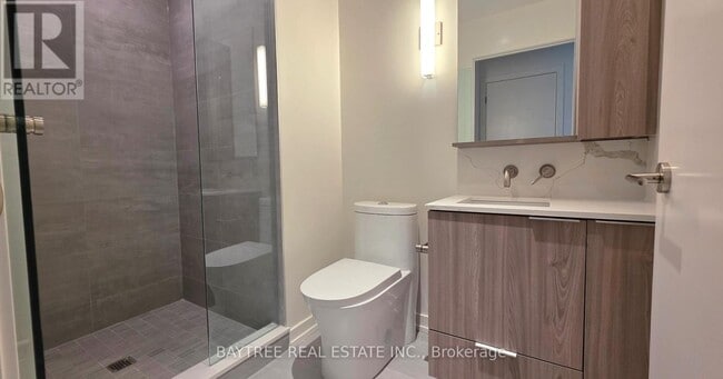 Photo du bâtiment - 120 Broadway Ave