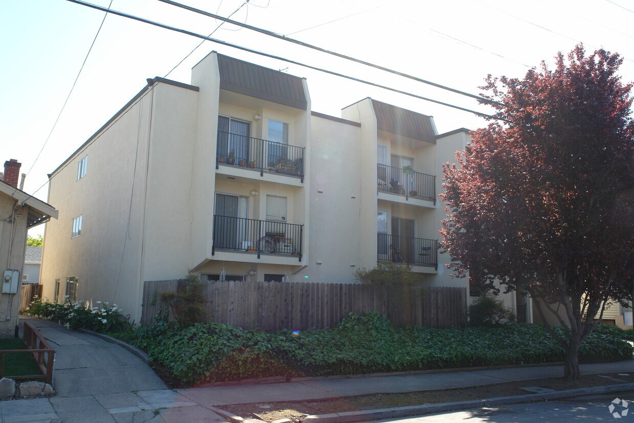 Foto del edificio - 2229 McGee Ave
