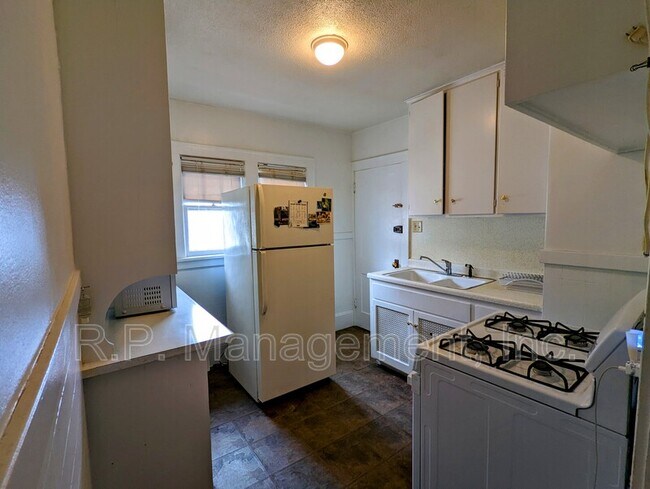 Foto del edificio - 2104 Hartford Ave