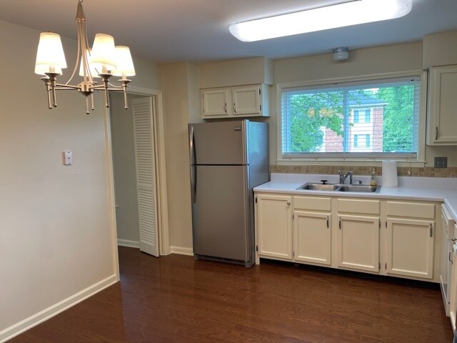 Kitchen - 4487 Post Pl