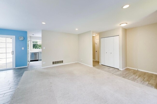 Building Photo - 106 Regency Dr