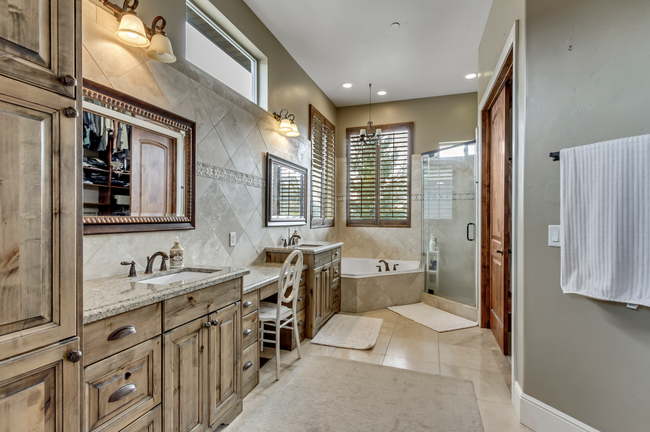 Master Bathroom - 2318 E Mercer Point Cir